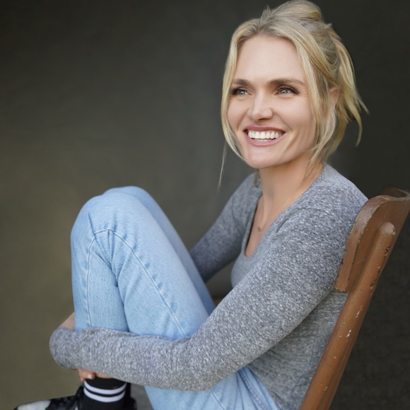 Meet your Posher, Courtney - Picture 2 of 2